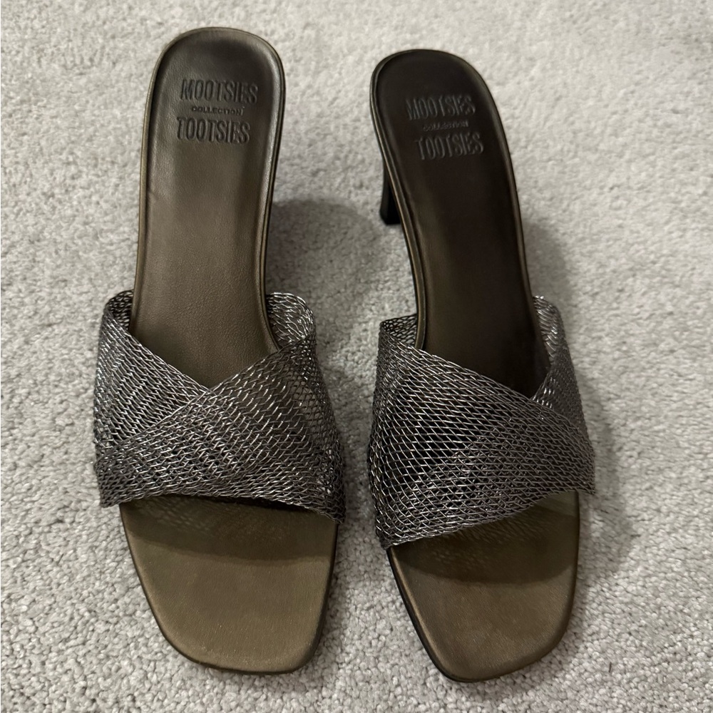 Mootsies Tootsies Gunmetal Grey Mesh open toe low heels Size 8